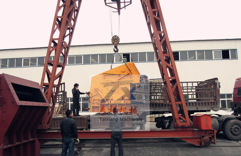 顎式破碎機(jī)設(shè)備發(fā)貨現(xiàn)場