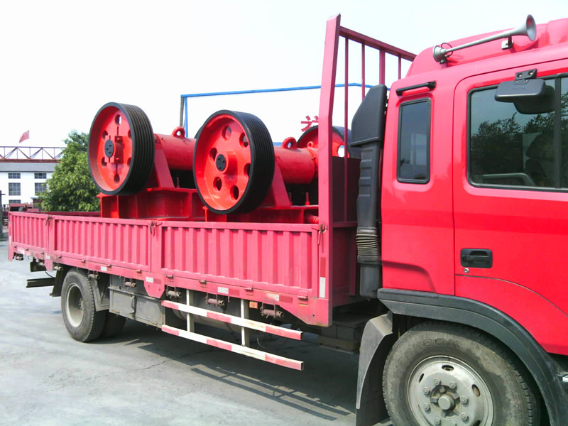 顎式破碎機(jī)發(fā)貨現(xiàn)場