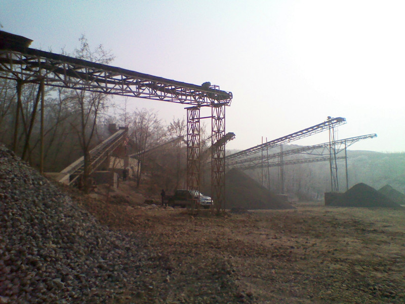 石場(chǎng)破碎現(xiàn)場(chǎng) 石場(chǎng)破碎現(xiàn)場(chǎng)